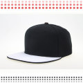 Snapback com tampas de alça de couro de bordado